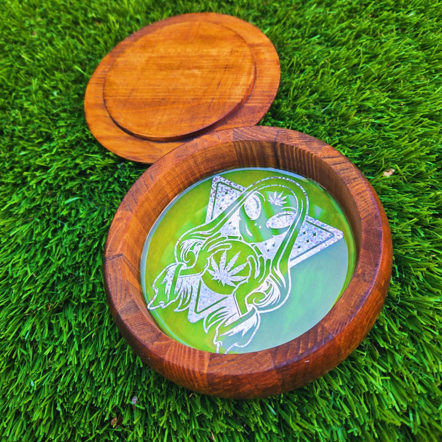 Alien Cannabis Psychic Stash Box / Glow in the Dark